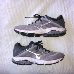 Worn Once - Mizuno Wave Inspire 16 Womens 10